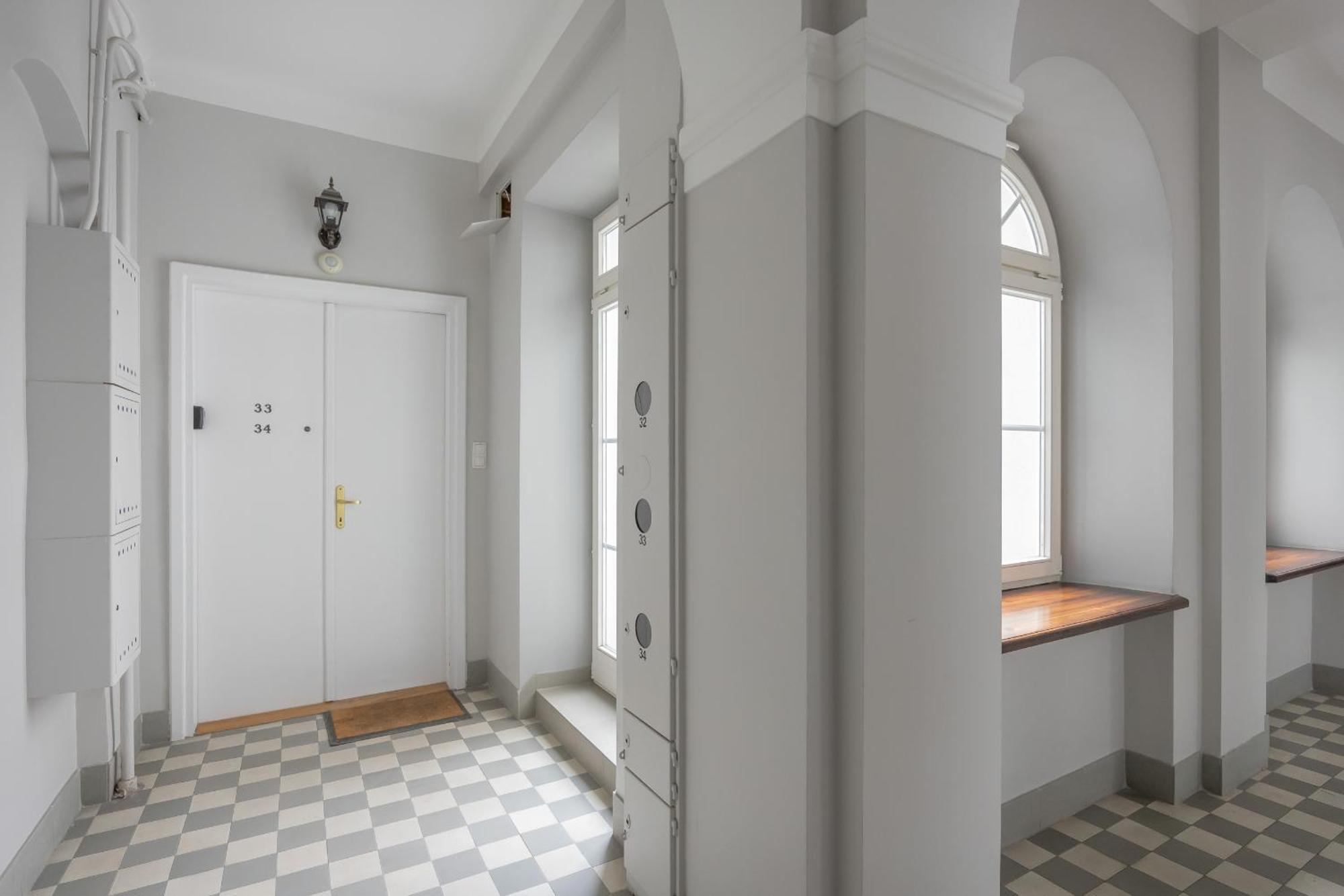 Apartment Spacious Filtry Near Pola Mokotowskie By Renters *