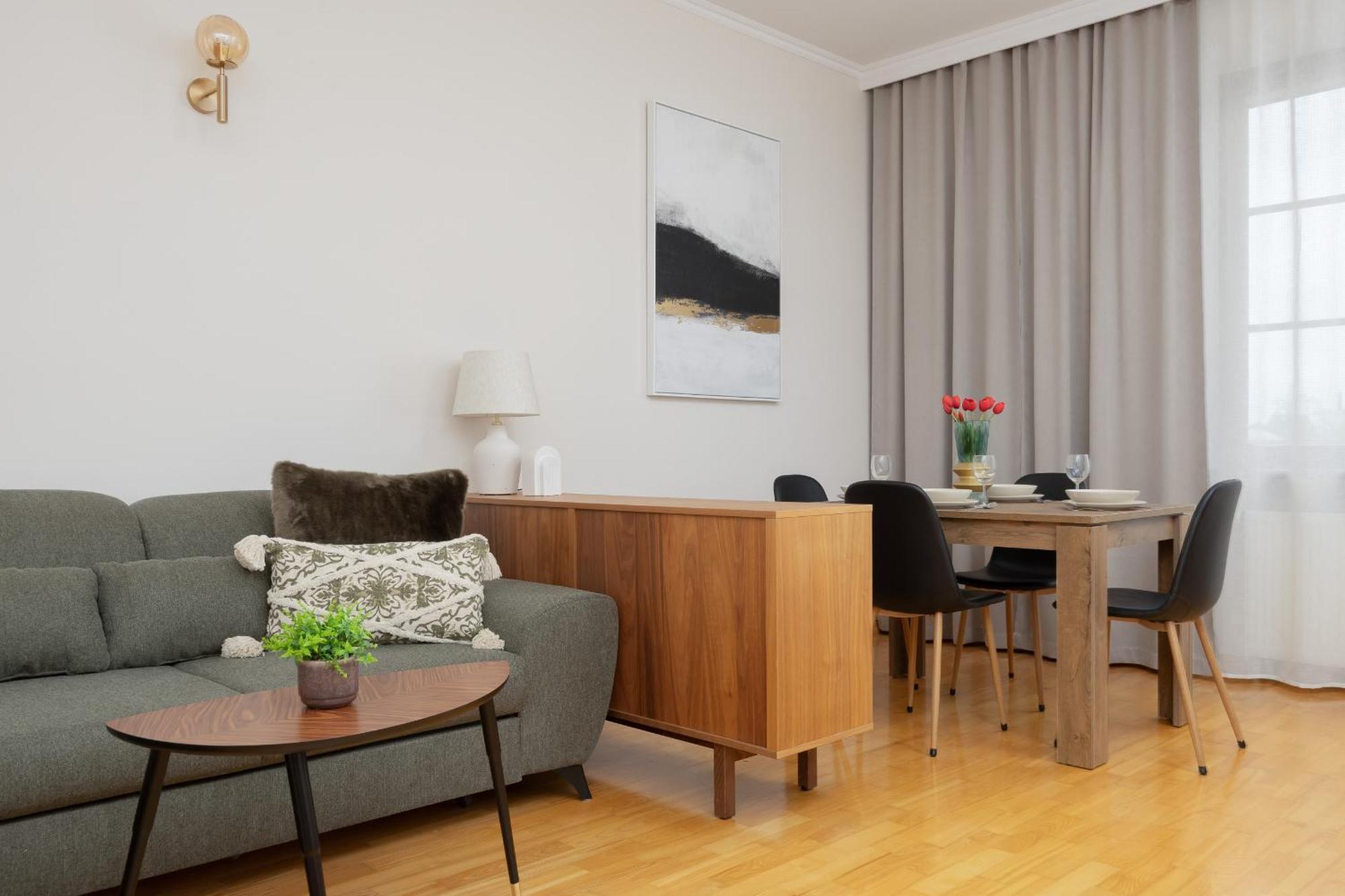 Spacious Filtry Near Pola Mokotowskie By Renters Apartment Warschau